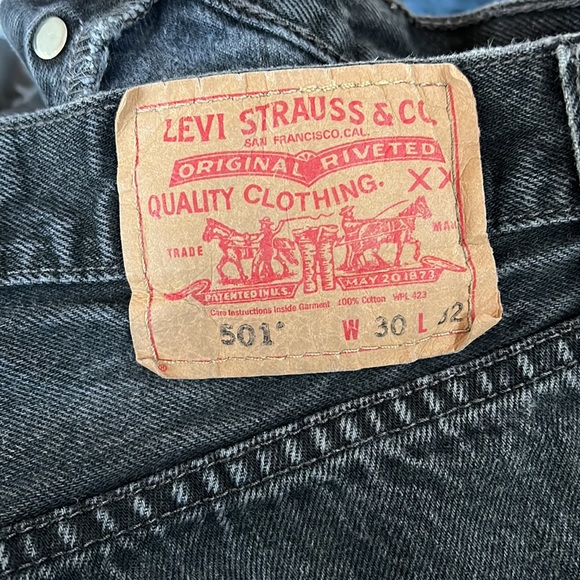Vintage Black Levi’s 501 Cut Off Shorts size 30 - Picture 5 of 8